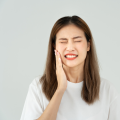Dente che pulsa: cause e quando preoccuparsi